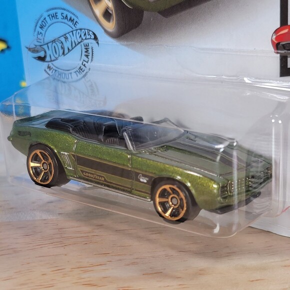 Hot Wheels '69 Green Camaro 2017 3/5 190/250 HW Roadsters 1:64 NOC - Picture 4 of 6